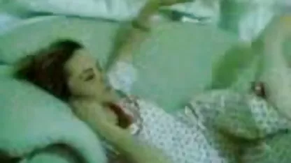 Rambut pirang menyebalkan jepang xxx tube kontol seperti seorang profesional sejati dan pantat besar